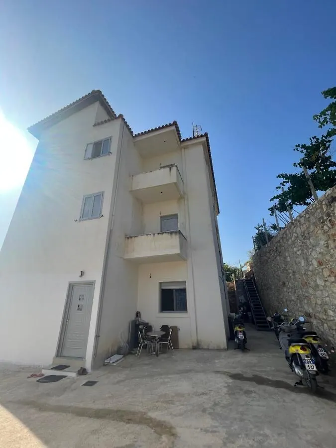 Vila Denad Sarande 0*,  Albania
